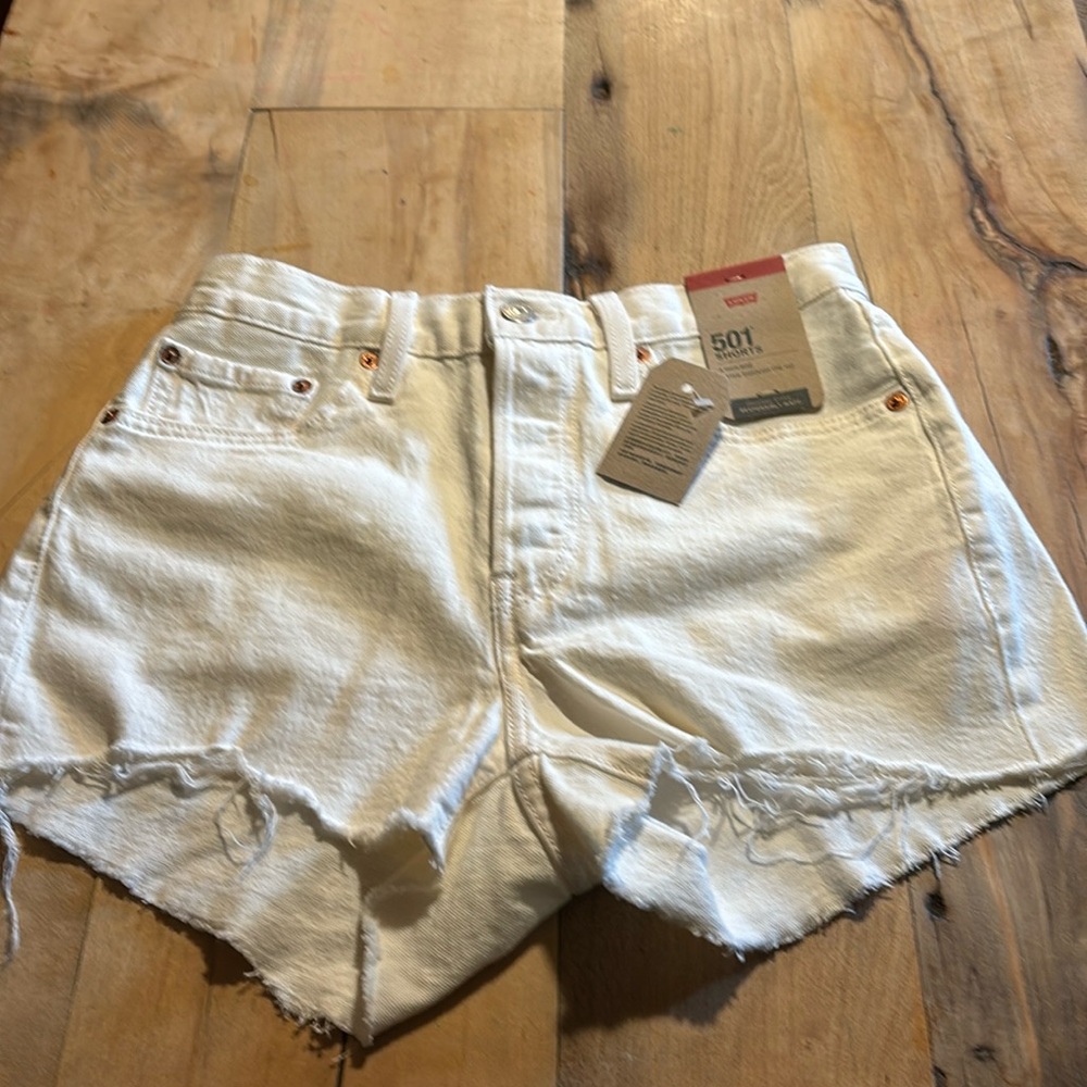 LEVI’S 501 White Shorts 🤍